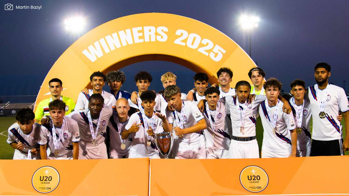 L1ON PHOTO – 2025-08-03T125146.999 Woodbridge with U20 League trophy